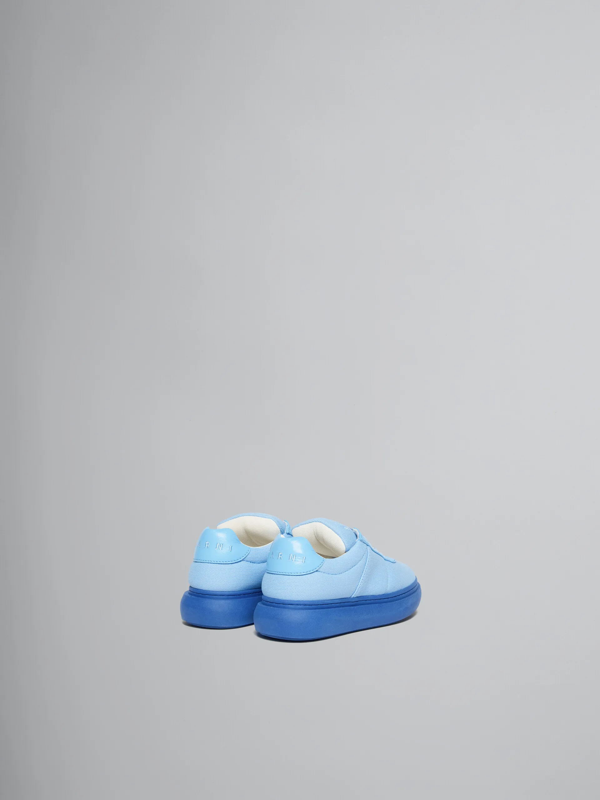 Sneaker In Pelle Imbottita Azzurra